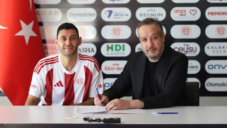 Antalyaspor'da iki imza birden!