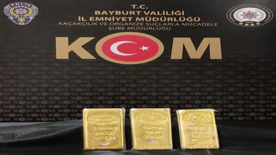 Otomobilden 3 kilogram külçe altın çıktı