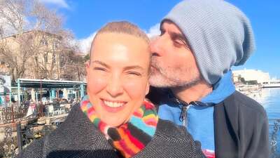 Sevgilisini paylaştı