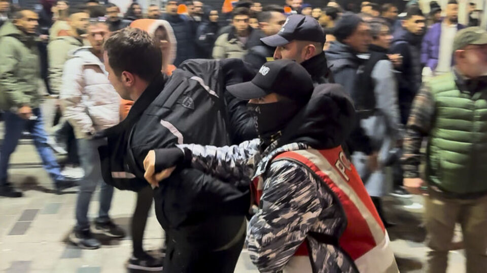 İstiklal Caddesi'nde iki grup arasında kavga: 1 gözaltı