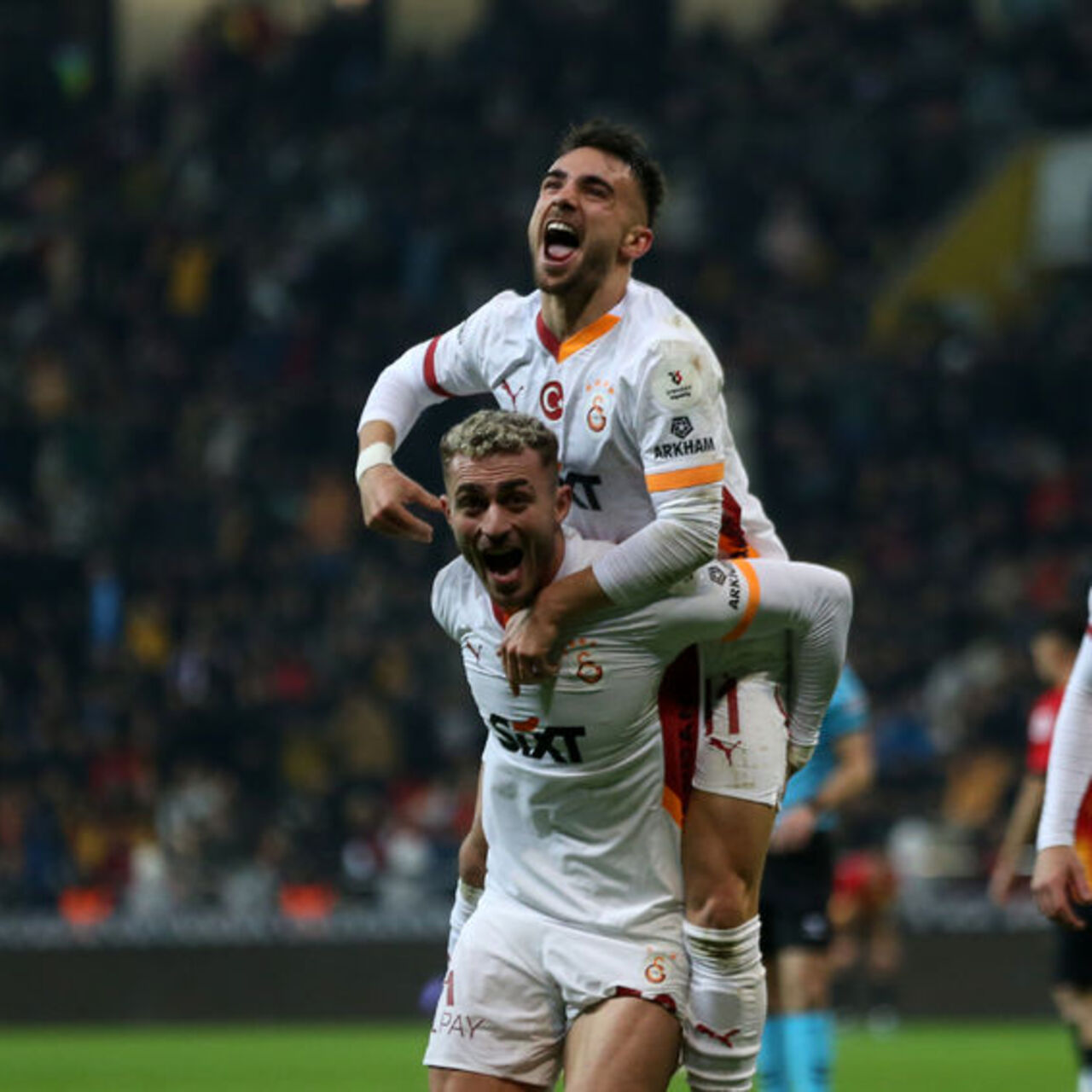 Cimbom'dan yerli operasyonu!