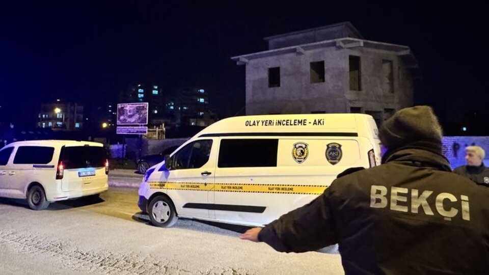 Polis merkezi inşaatına molotofkokteyli attı, vurularak yakalandı