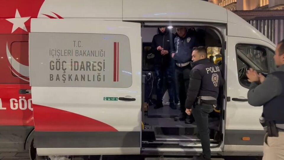 42 göçmen kaçakçısı ve 764 göçmen yakalandı