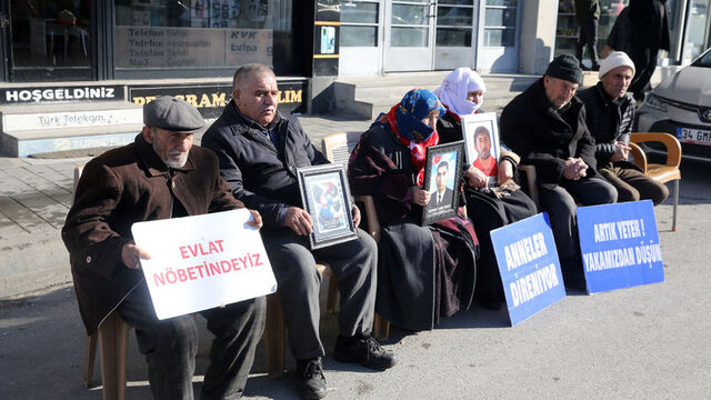 Muşlu ailelerin "evlat nöbeti"