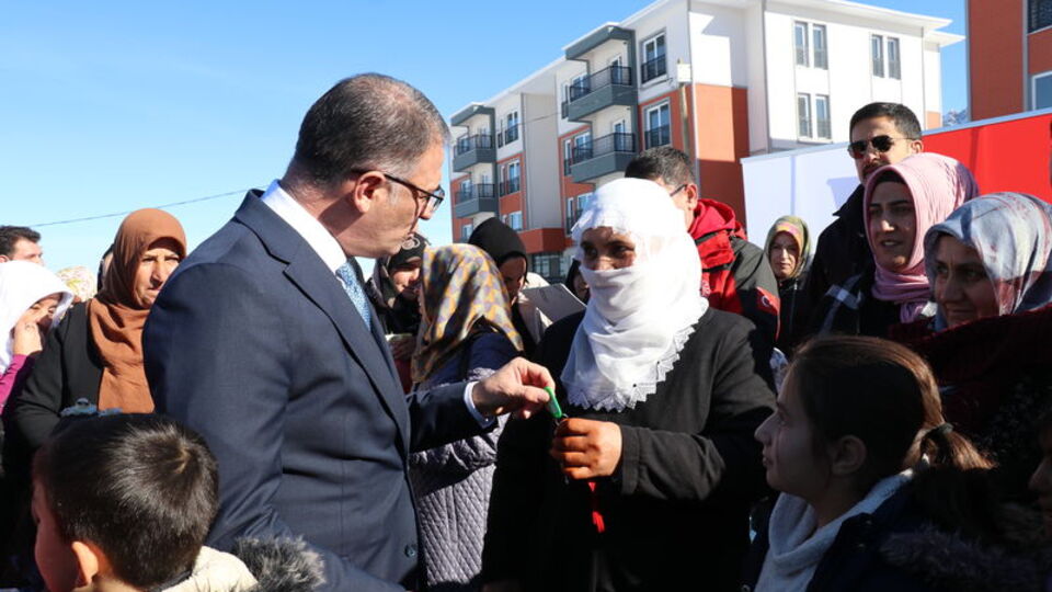 Van'da 51 kadına konutları teslim edildi