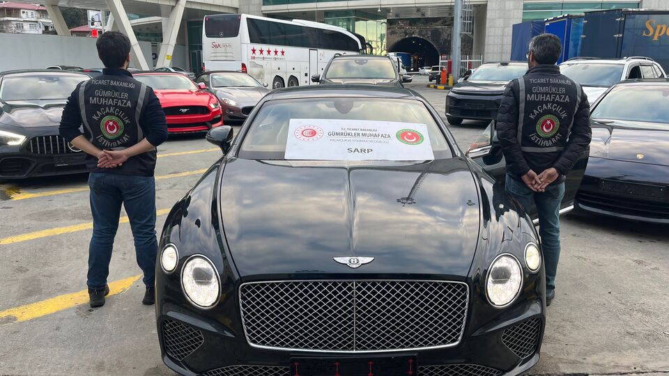 Yarım milyar TL'lik lüks araç ele geçirildi!