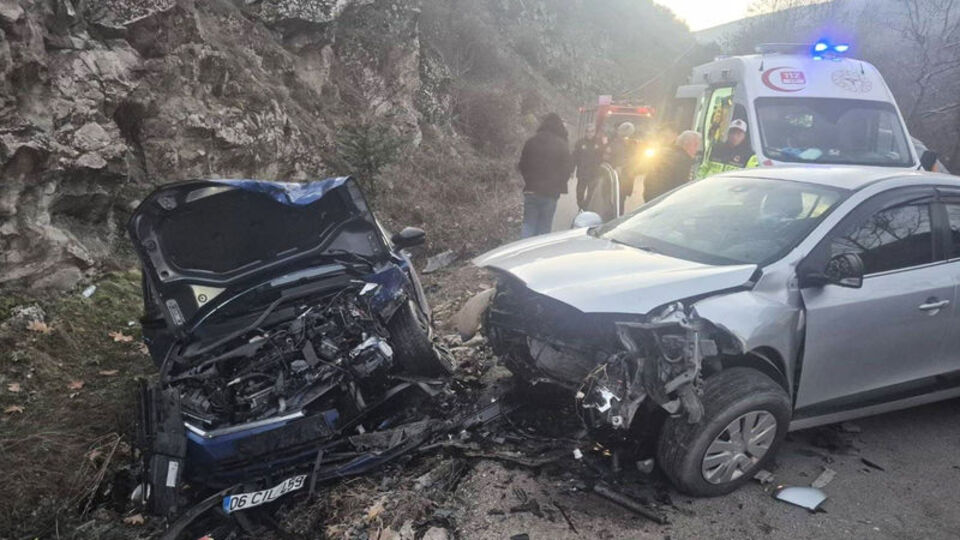 Tokat'ta iki otomobil çarpıştı: 7 yaralı