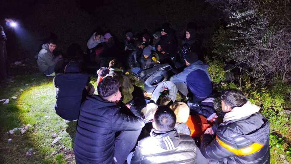 İzmir'de 163 düzensiz göçmen yakalandı