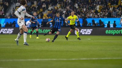 Dumfries attı, Inter finale kaldı!