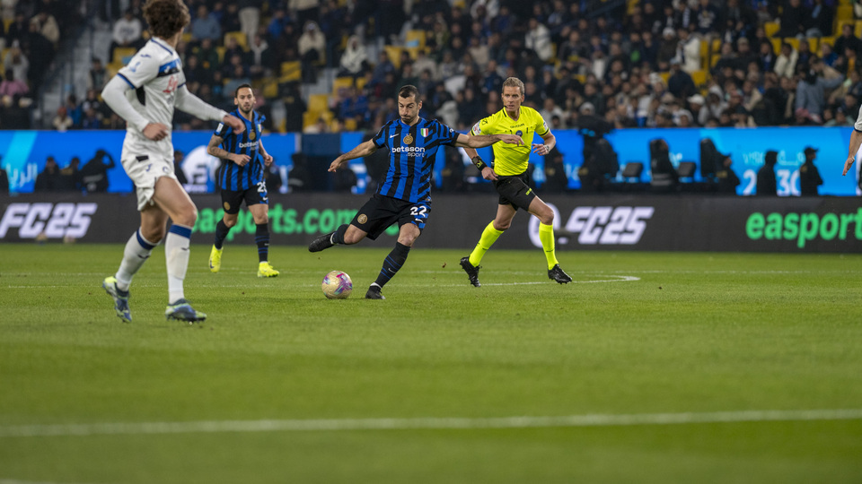 Dumfries attı, Inter finale kaldı!