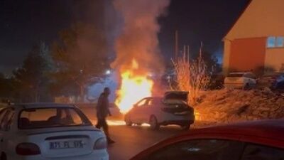 Aracı yanarken videoya çekti