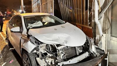 İki otomobil çarpıştı! Kaza güvenlik kamerasında