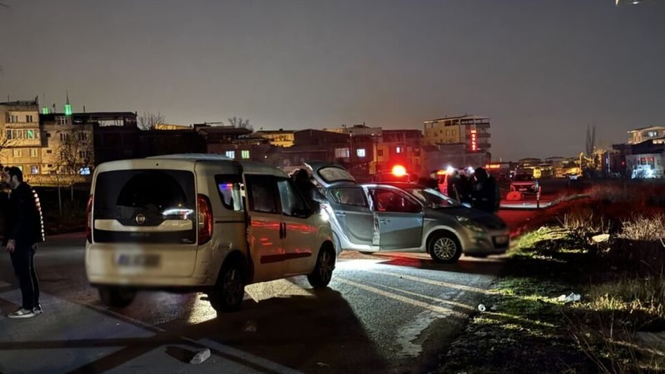 Otomobilde ağır yaralı bulunan genç kadın kurtarılamadı