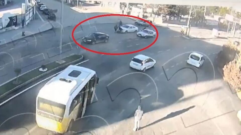 Üç aracın çarptığı kadın öldü!