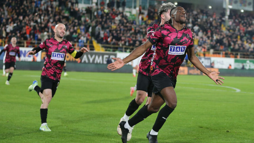 Alanyaspor Konyaspor'u devirdi!