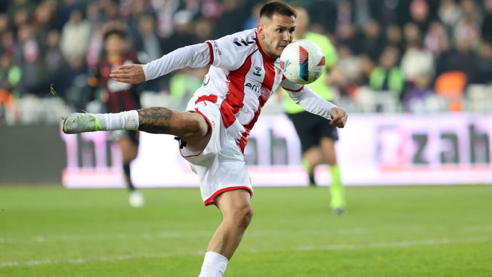 Rey Manaj imzayı resmen attı!