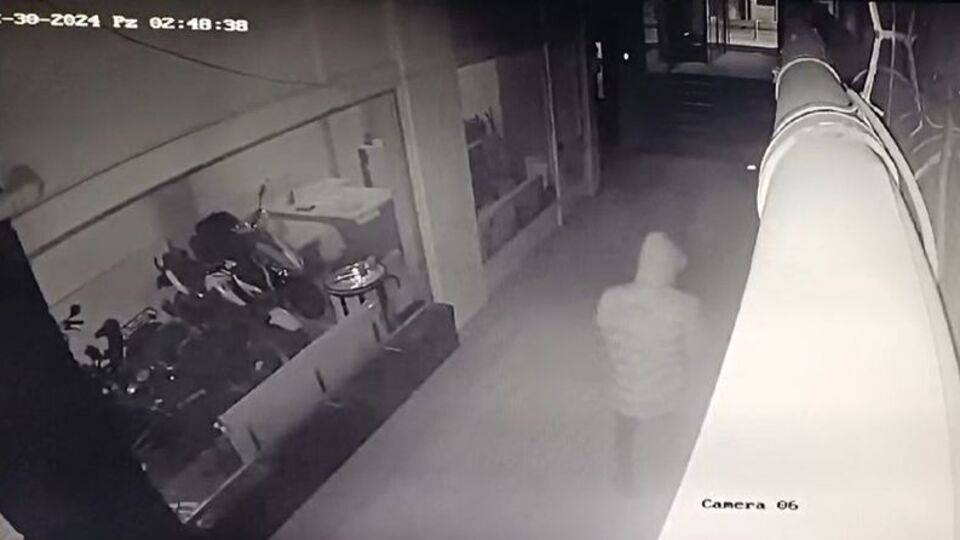 Kırılmaz cam hırsızları yakalattı!