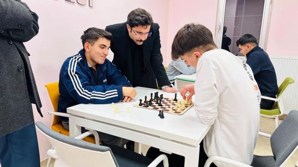 Refahiye'de satranç ve okçuluk sınıfı açıldı