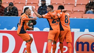 Başakşehir 3 puanı tek golle aldı!