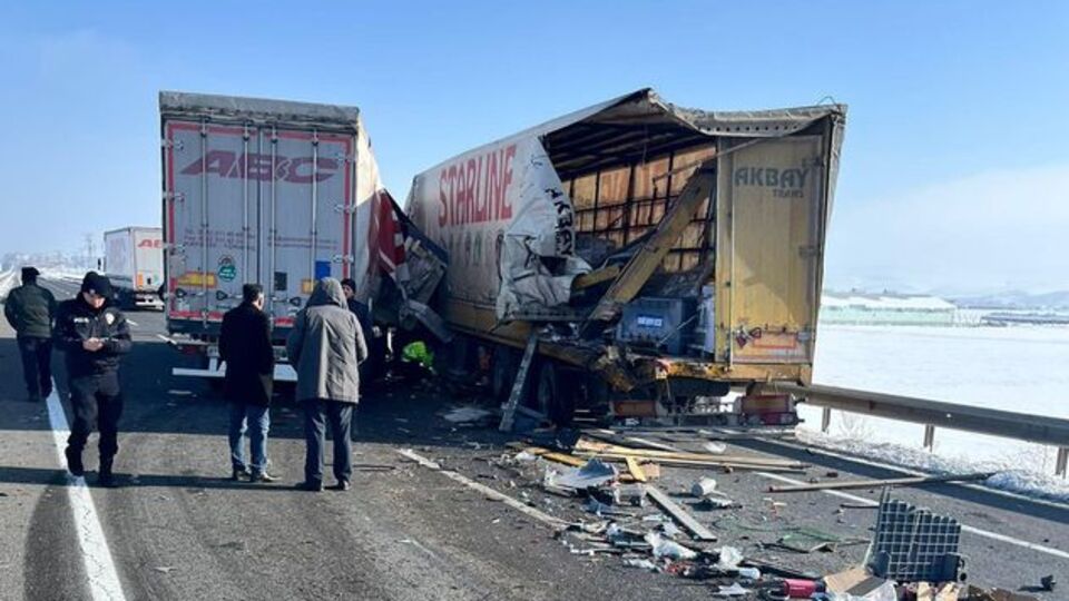 Erzurum'da 2 TIR çarpıştı: 1 ölü