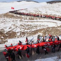 Sarıkamış'ta duygu dolu anlar! Şehitlerimiz anılıyor