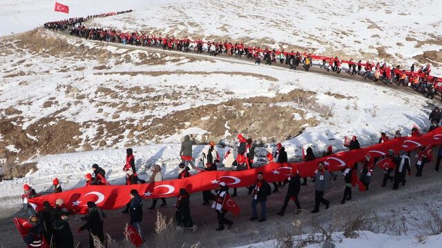 Sarıkamış'ta duygu dolu anlar! Şehitlerimiz anıldı