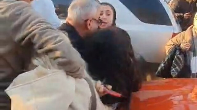 Kadınları park yeri kavgası! İngiliz turisti darp etti