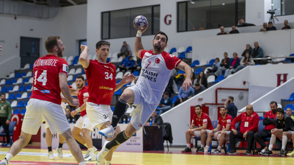 A Milli Hentbolcular, Karpat'a veda etti