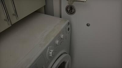 Yerinden oynayan çamaşır makinesi yüzünden evlerine giremediler!