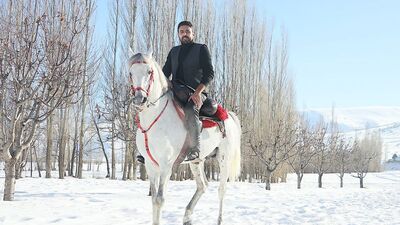 Bayburtlu ciritçi ile atının ilgi çeken dostluğu