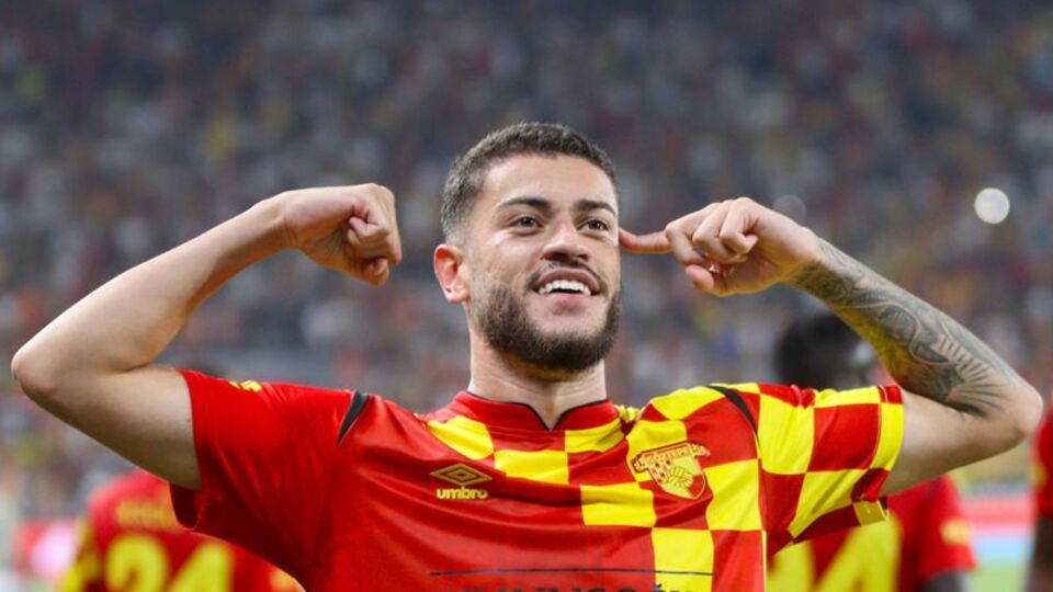 Romulo, üç büyükleri boş geçmiyor!