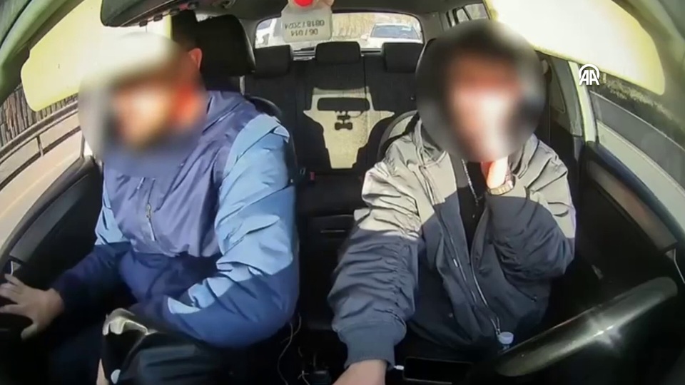 Uyuşturucuyu atarken yakalandılar!