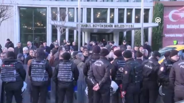 İBB önünde "8+1 taksi" eylemi