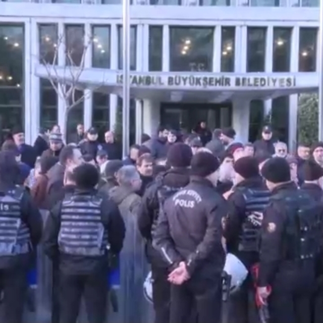 İBB önünde "8+1 taksi" eylemi