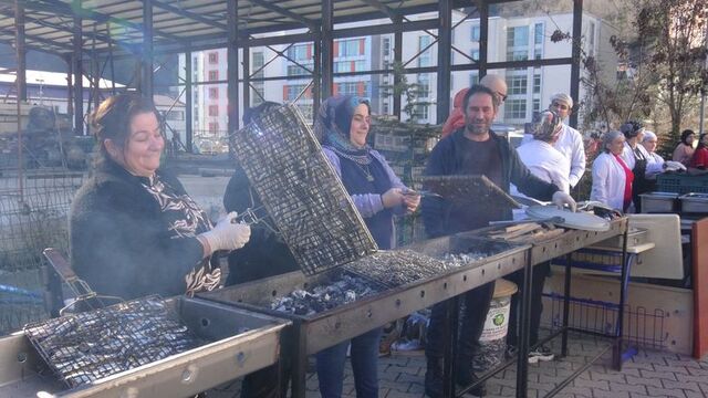 Borçka'da lisede hamsi şenliği