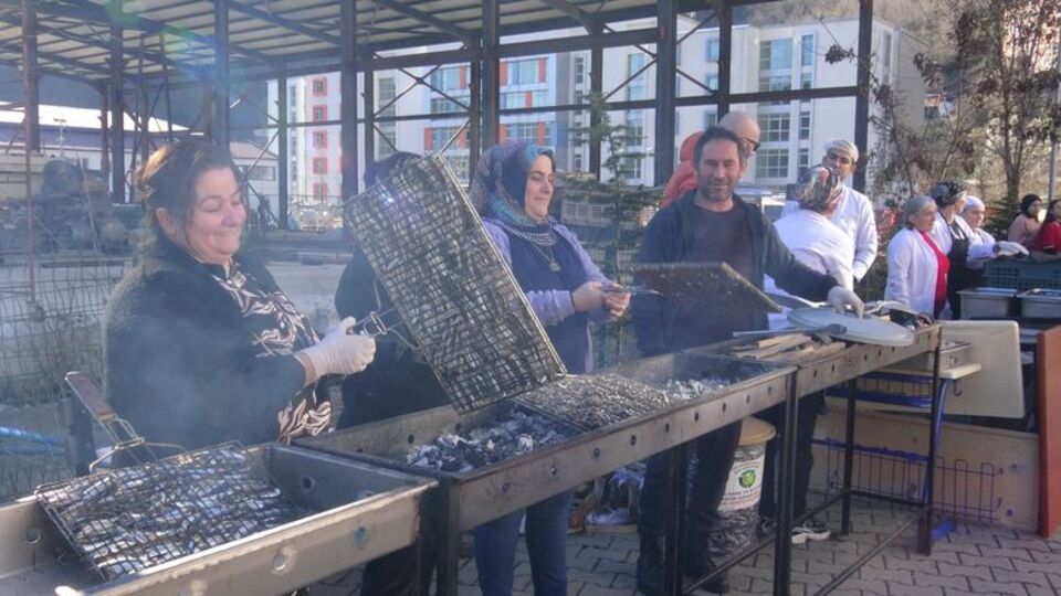 Borçka'da lisede hamsi şenliği