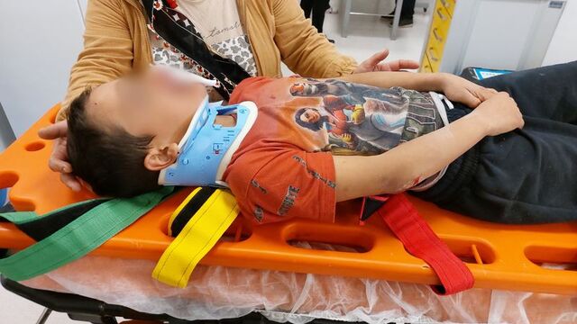 Köpekten kaçan çocuğa araç çarptı