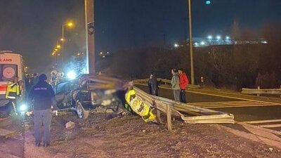 Otomobil direğe çarptı, sürücü öldü