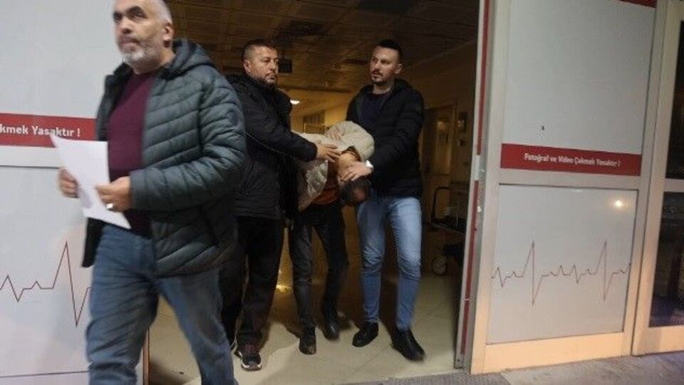 Parasını çaldığı teyzesine çiçek gönderdi!