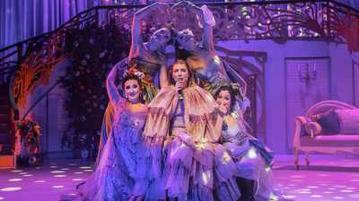 'GURUR ve ÖNYARGI* (*gibi bir şey)' Maximum Uniq'te