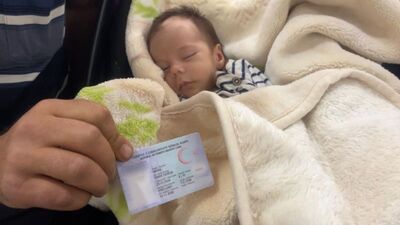 Bebeğine 'Ferdi Tayfur' ismini verdi