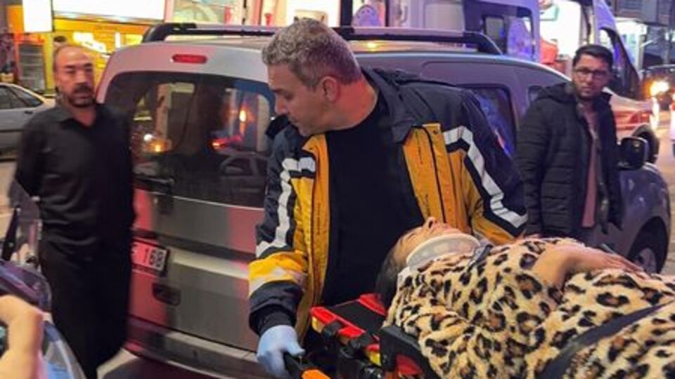 Bıçağı görünce balkondan atladı