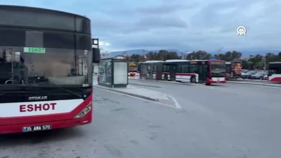 İzmir'de belediye otobüs şoförleri eylem yaptı