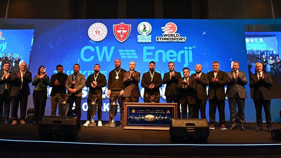 Yağlı güreşte ödüller dağıtıldı!