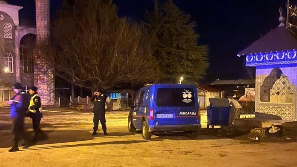 Silahlı saldırıda 2 genç yaralandı