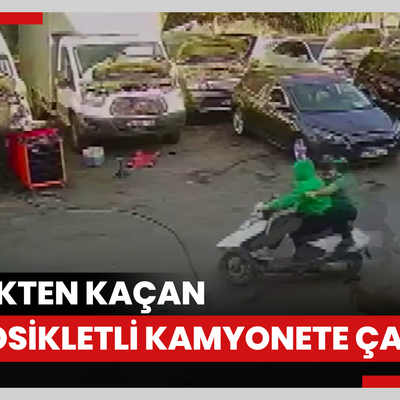 İstanbul- Sultangazi'de köpekten kaçan motosikletli kamyonete çarptı; o anlar kamerada