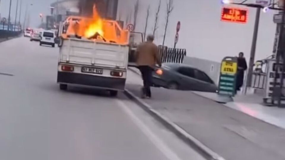 İzmariti attı kamyoneti yaktı!