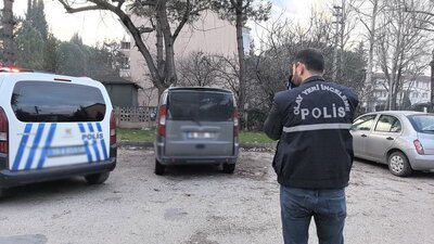 Park halindeki araca 2 mermi isabet etti