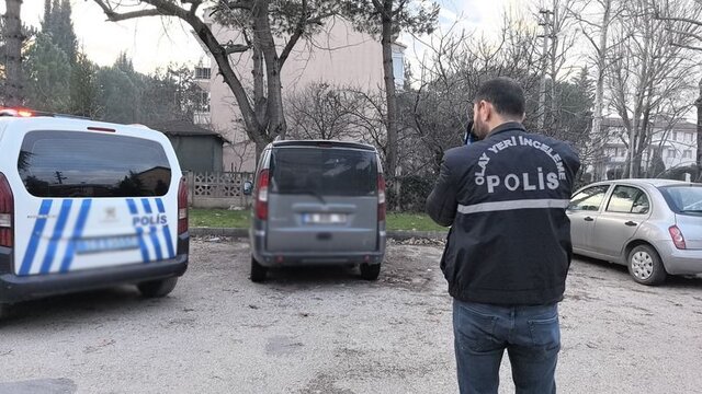 Park halindeki araca 2 mermi isabet etti