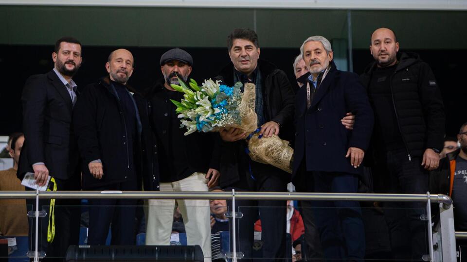 Kasımpaşa'dan Fenerbahçe yönetimine çiçek!